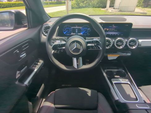 Used 2024 Mercedes-Benz EQB 300 4MATIC image 3