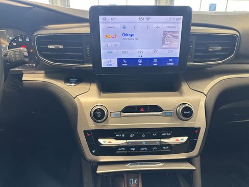 Used 2023 Ford Explorer XLT w/ Equipment Group 202A image 3