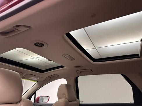 Used 2020 Buick Enclave Premium w/ Sun and Sites Package image 11