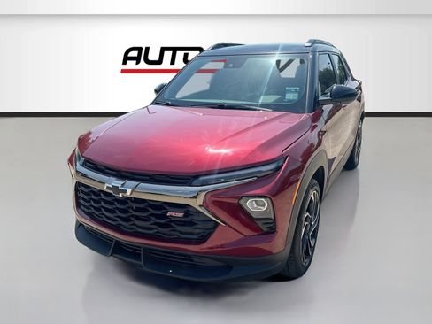 Used 2025 Chevrolet TrailBlazer RS w/ Convenience Package FWD image 3