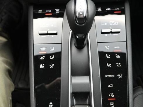 New 2026 Porsche Macan image 16