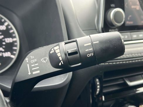 Used 2021 Nissan Rogue SV image 26