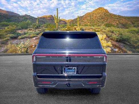 Used 2025 Lincoln Navigator Black Label AWD/4WD image 6