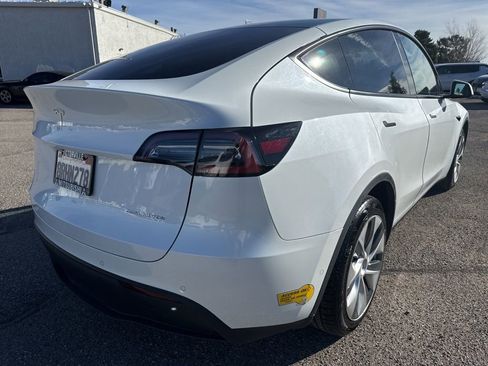 Used 2020 Tesla Model Y Long Range image 7