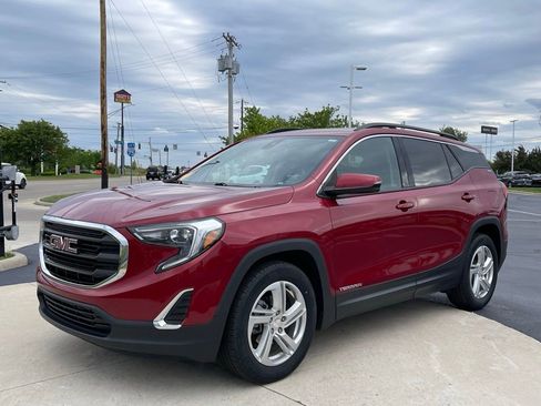 Used 2020 GMC Terrain SLE w/ Driver Convenience Package FWD image 3