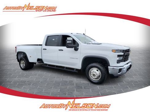Used 2024 Chevrolet Silverado 3500 W/T image 1