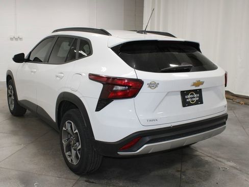 Used 2024 Chevrolet Trax LT image 7