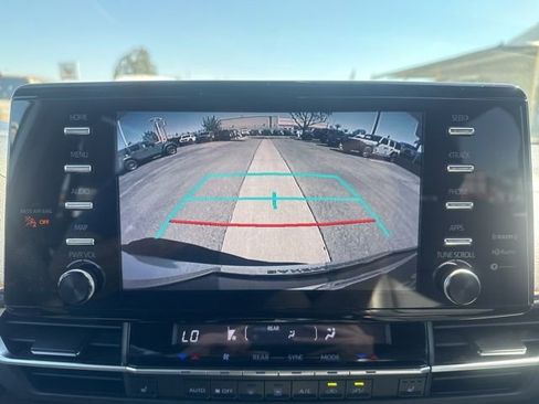 Used 2021 Toyota Sienna XSE FWD image 16