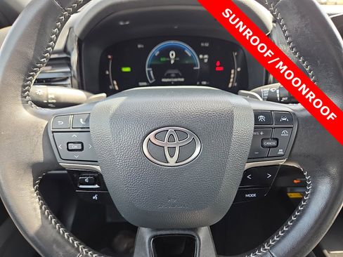 Used 2025 Toyota Camry SE w/ Convenience Package FWD image 24