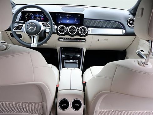 New 2025 Mercedes-Benz GLB 250 4MATIC image 15