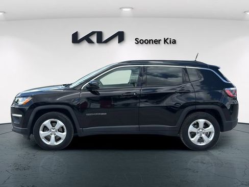 Used 2018 Jeep Compass Latitude w/ Popular Equipment Group FWD image 3
