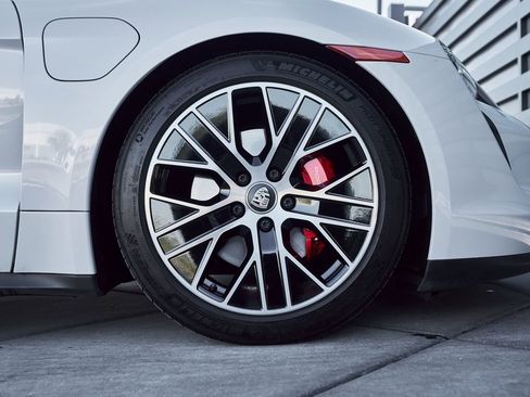 Used 2023 Porsche Taycan 4S w/ Premium Package image 20