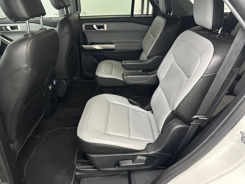 Used 2021 Ford Explorer XLT w/ Equipment Group 202A RWD image 23
