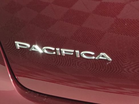 Used 2022 Chrysler Pacifica Limited w/ Uconnect Theater Family Group FWD image 49