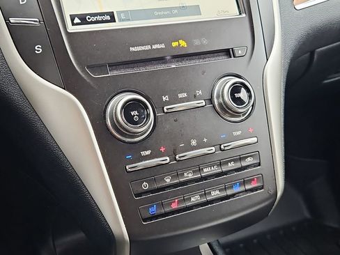 Used 2017 Lincoln MKC Reserve image 25