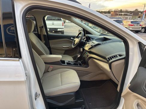 Used 2018 Ford Escape SE image 5