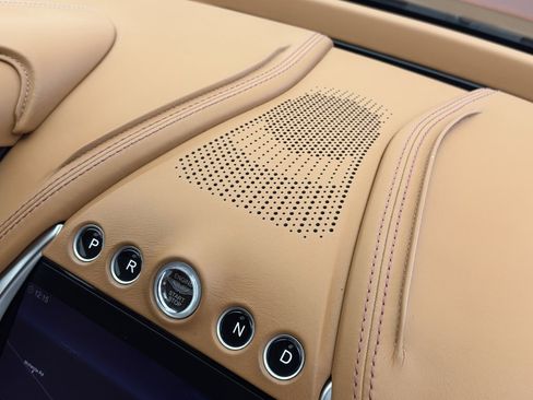 Used 2021 Aston Martin DBX image 41