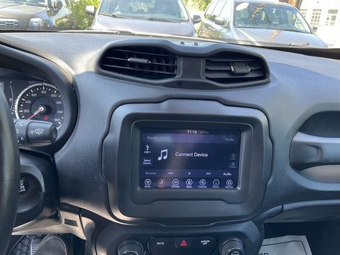 Used 2018 Jeep Renegade Latitude w/ Cold Weather Group AWD/4WD image 28