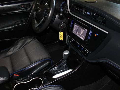 Used 2018 Toyota Corolla SE FWD image 26