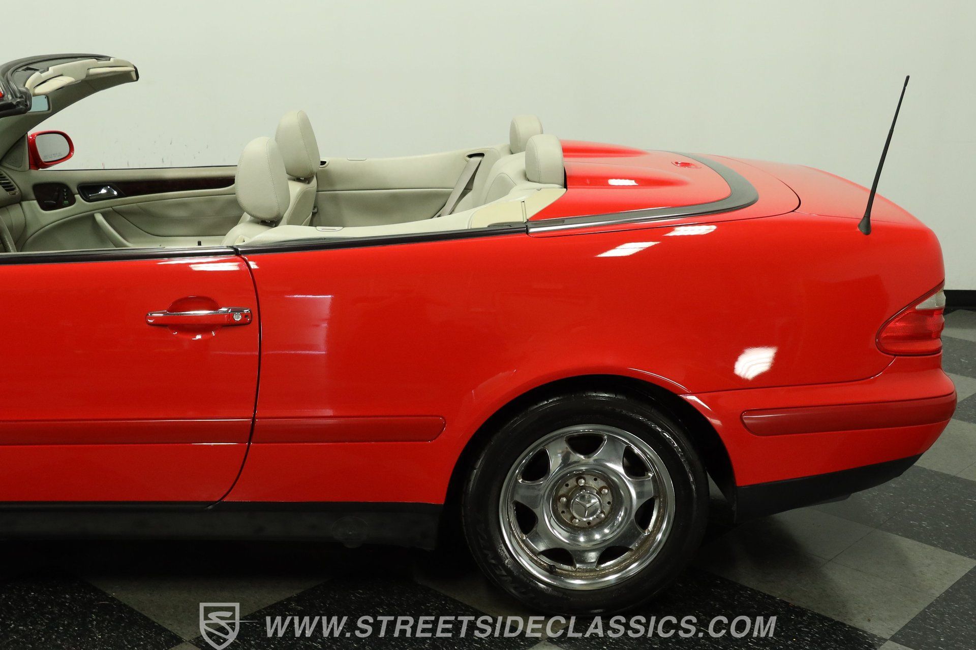 Used 1999 Mercedes-Benz CLK 320 Cabriolet image 24