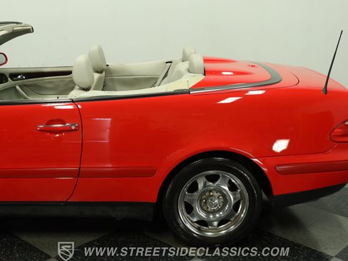 Used 1999 Mercedes-Benz CLK 320 Cabriolet image 24