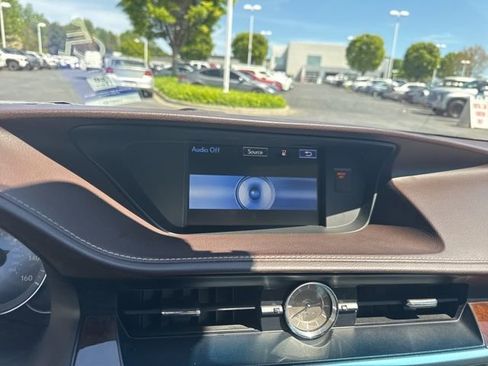 Used 2016 Lexus ES 350 w/ Luxury Package w/Wood Trim image 13