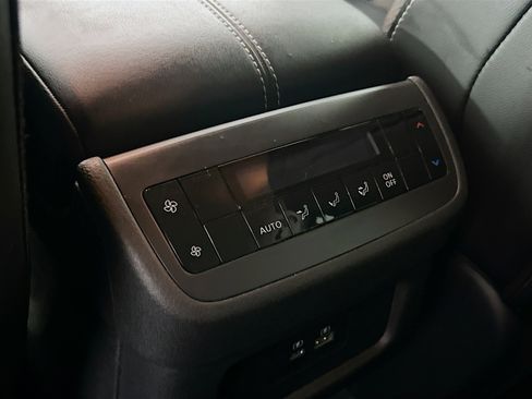 Used 2024 Nissan Pathfinder SL FWD image 28
