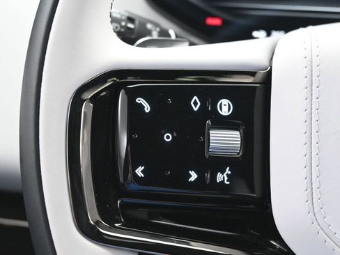 Used 2025 Land Rover Range Rover Sport Dynamic SE image 19