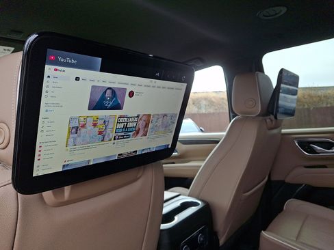 Certified 2023 Chevrolet Suburban Premier w/ Advanced Technology Package image 12