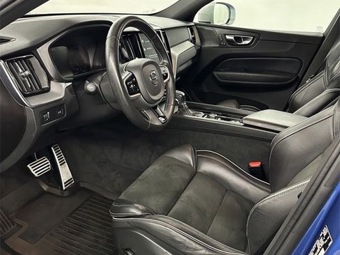 Used 2019 Volvo XC60 T6 R-Design w/ Protection Package Premier image 11
