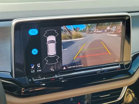 Certified 2024 Volkswagen Atlas Cross Sport SE w/ Panoramic Sunroof Package FWD image 25