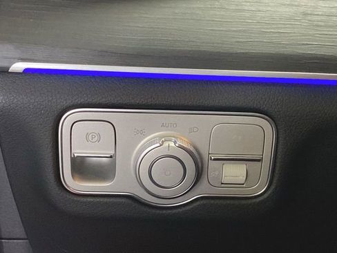 Used 2024 Mercedes-Benz GLE 450 4MATIC image 18