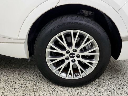 Used 2025 Genesis GV80 2.5T AWD/4WD image 9