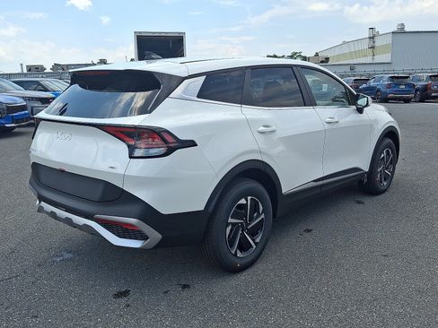 New 2025 Kia Sportage LX image 3