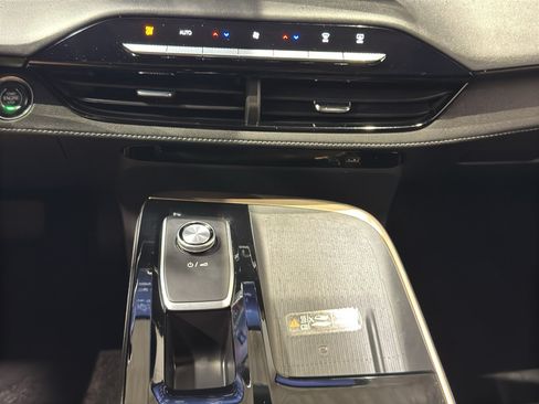 Used 2025 Buick Enclave Avenir w/ Trailering Package, 5000 lbs. AWD/4WD image 35