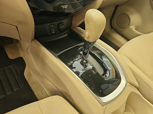 Used 2015 Nissan Rogue SV image 27