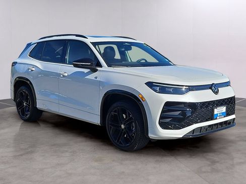 Certified 2026 Volkswagen Tiguan SE R-Line AWD/4WD image 3