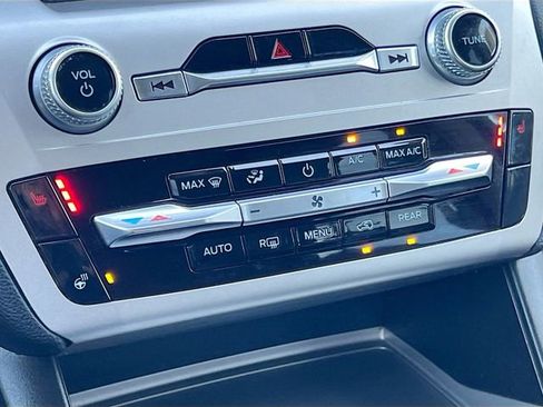 Used 2022 Ford Explorer XLT w/ Equipment Group 202A AWD/4WD image 22