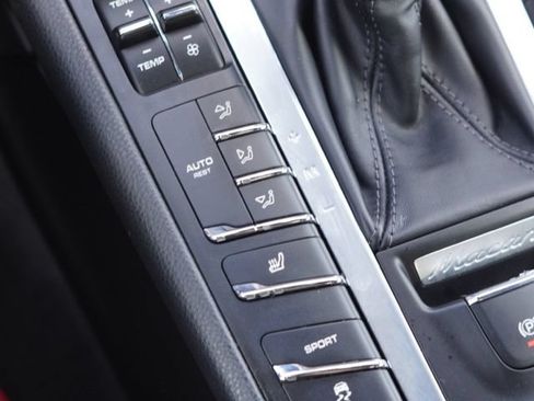 Used 2018 Porsche Macan AWD/4WD image 27