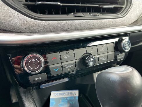 Used 2023 Jeep Compass Latitude image 16