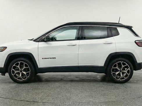 Used 2025 Jeep Compass Limited image 5