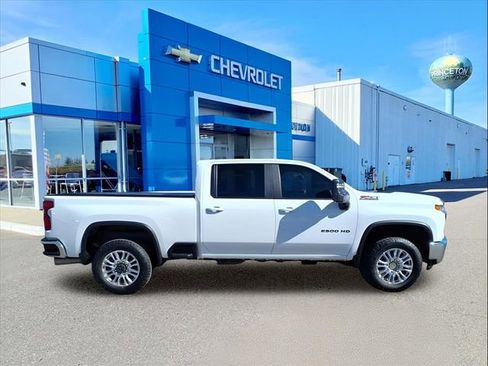 Used 2020 Chevrolet Silverado 2500 LT w/ Z71 Off-Road Package image 2