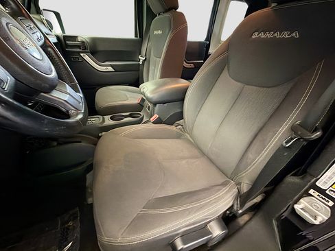 Used 2016 Jeep Wrangler Unlimited Sahara image 11