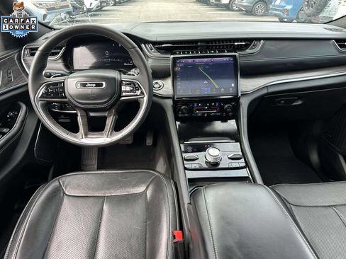 Used 2023 Jeep Grand Cherokee Overland AWD/4WD image 12