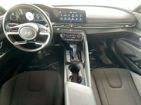 Used 2025 Hyundai Elantra SEL FWD image 24