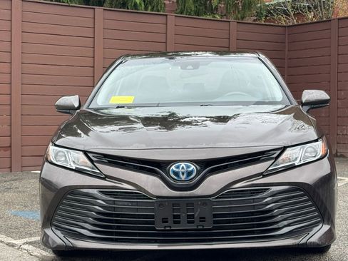 Used 2018 Toyota Camry LE image 3