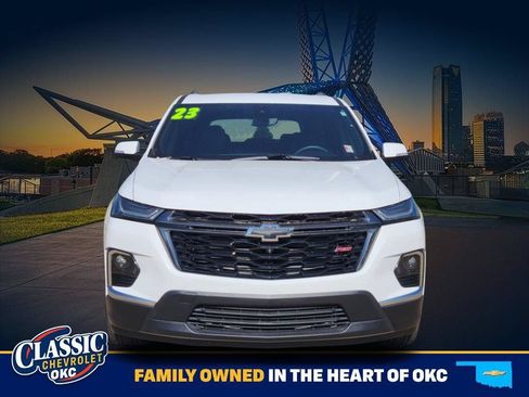 Used 2023 Chevrolet Traverse RS w/ LPO, Floor Liner Package FWD image 2