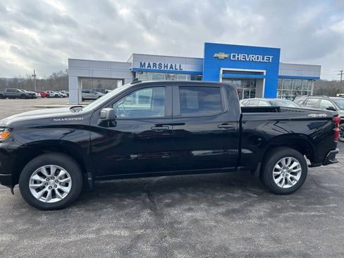 Used 2023 Chevrolet Silverado 1500 Custom image 2