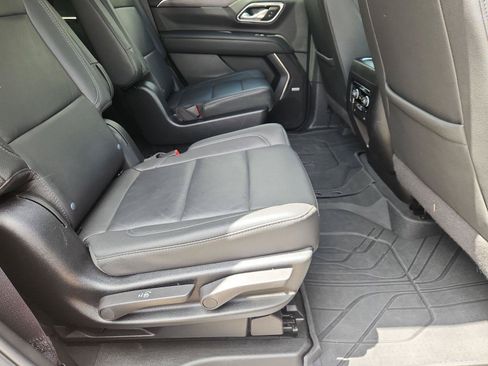 Used 2024 Chevrolet Tahoe Z71 w/ Luxury Package AWD/4WD image 27