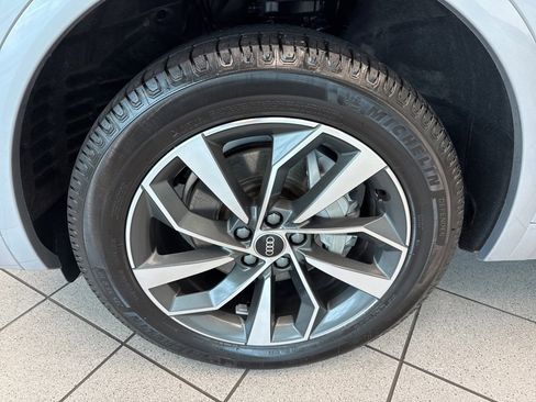 Used 2023 Audi Q5 2.0T Premium w/ Convenience Package image 4